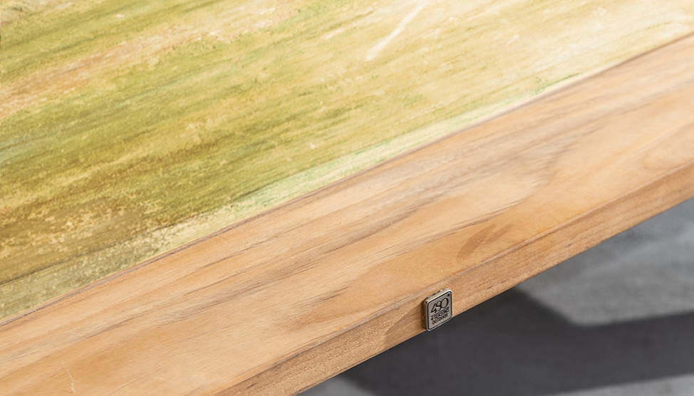 Removing green algae from your garden furniture